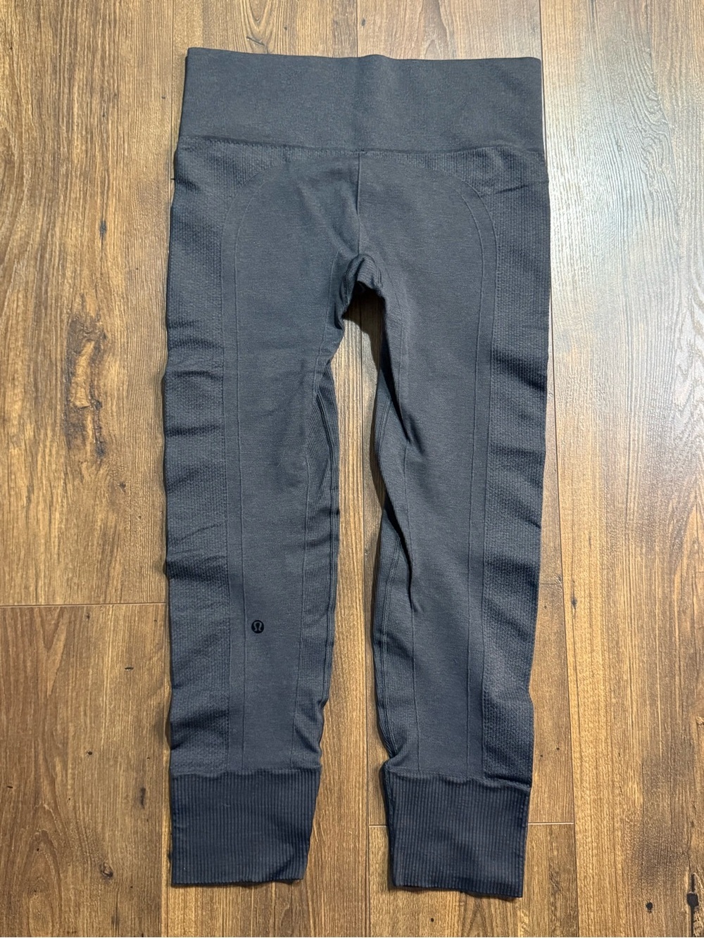 Lululemon Size 8 Compression Crop Leggings Charcoal Gray Seamless High Rise - Picture 5 of 8
